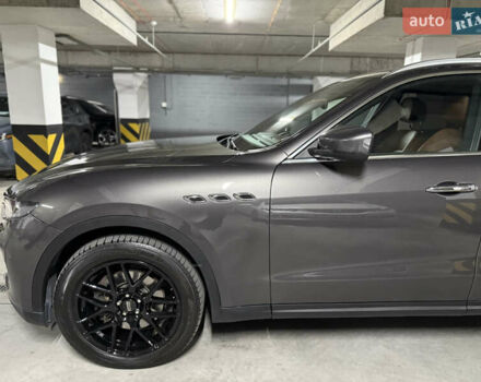 Сірий Мазераті Леванте, об'ємом двигуна 3 л та пробігом 100 тис. км за 31000 $, фото 2 на Automoto.ua