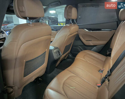 Сірий Мазераті Леванте, об'ємом двигуна 3 л та пробігом 100 тис. км за 31000 $, фото 11 на Automoto.ua