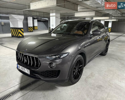 Сірий Мазераті Леванте, об'ємом двигуна 3 л та пробігом 100 тис. км за 31000 $, фото 1 на Automoto.ua