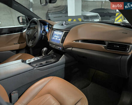 Сірий Мазераті Леванте, об'ємом двигуна 3 л та пробігом 100 тис. км за 31000 $, фото 15 на Automoto.ua
