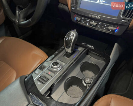 Сірий Мазераті Леванте, об'ємом двигуна 3 л та пробігом 100 тис. км за 31000 $, фото 7 на Automoto.ua