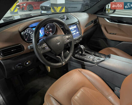 Сірий Мазераті Леванте, об'ємом двигуна 3 л та пробігом 100 тис. км за 31000 $, фото 31 на Automoto.ua