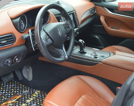 Мазераті Леванте 2017 у Одесі на Automoto.ua Сірий Мазераті Леванте, об'ємом двигуна 3 л та пробігом 70 тис. км за 26900 $, фото 17 на Automoto.ua