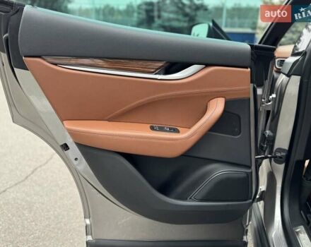 Серый Мазерати Леванте, объемом двигателя 2.98 л и пробегом 99 тыс. км за 33000 $, фото 61 на Automoto.ua