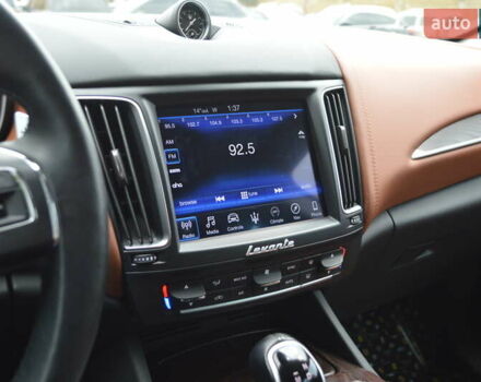 Мазераті Леванте 2017 у Одесі на Automoto.ua Сірий Мазераті Леванте, об'ємом двигуна 3 л та пробігом 70 тис. км за 26900 $, фото 28 на Automoto.ua