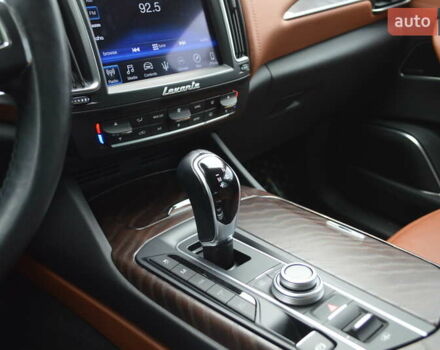 Мазераті Леванте 2017 у Одесі на Automoto.ua Сірий Мазераті Леванте, об'ємом двигуна 3 л та пробігом 70 тис. км за 26900 $, фото 30 на Automoto.ua