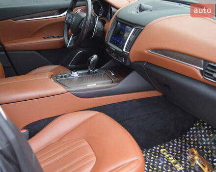 Мазераті Леванте 2017 у Одесі на Automoto.ua Сірий Мазераті Леванте, об'ємом двигуна 3 л та пробігом 70 тис. км за 26900 $, фото 33 на Automoto.ua