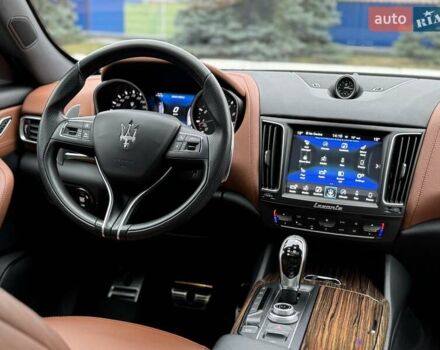 Серый Мазерати Леванте, объемом двигателя 2.98 л и пробегом 99 тыс. км за 33000 $, фото 75 на Automoto.ua
