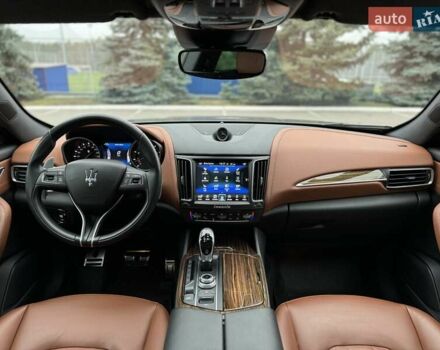 Серый Мазерати Леванте, объемом двигателя 2.98 л и пробегом 99 тыс. км за 33000 $, фото 74 на Automoto.ua