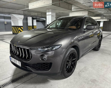 Серый Мазерати Леванте, объемом двигателя 3 л и пробегом 100 тыс. км за 31000 $, фото 1 на Automoto.ua