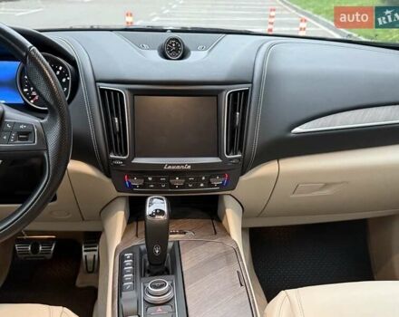 Синий Мазерати Леванте, объемом двигателя 3 л и пробегом 30 тыс. км за 59900 $, фото 16 на Automoto.ua