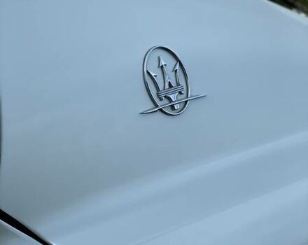 Білий Мазераті Quattroporte, об'ємом двигуна 4.7 л та пробігом 80 тис. км за 30500 $, фото 10 на Automoto.ua