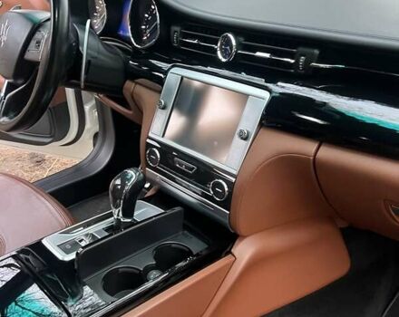 Белый Мазерати Кватропорте, объемом двигателя 2.98 л и пробегом 129 тыс. км за 38900 $, фото 22 на Automoto.ua