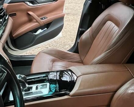 Белый Мазерати Кватропорте, объемом двигателя 2.98 л и пробегом 129 тыс. км за 38900 $, фото 16 на Automoto.ua