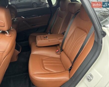 Белый Мазерати Кватропорте, объемом двигателя 2.98 л и пробегом 62 тыс. км за 29990 $, фото 69 на Automoto.ua