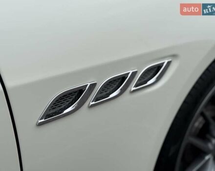 Белый Мазерати Кватропорте, объемом двигателя 2.98 л и пробегом 62 тыс. км за 29990 $, фото 20 на Automoto.ua