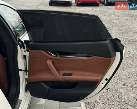 Белый Мазерати Кватропорте, объемом двигателя 2.98 л и пробегом 62 тыс. км за 29990 $, фото 70 на Automoto.ua