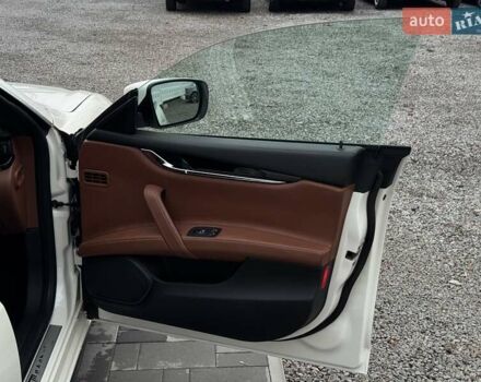 Белый Мазерати Кватропорте, объемом двигателя 2.98 л и пробегом 62 тыс. км за 29990 $, фото 77 на Automoto.ua