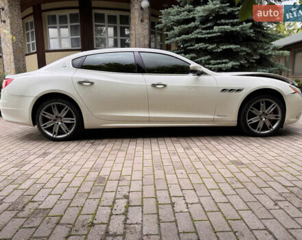 Білий Мазераті Quattroporte, об'ємом двигуна 3 л та пробігом 66 тис. км за 23900 $, фото 2 на Automoto.ua