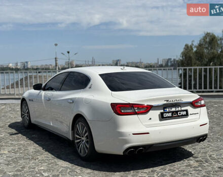 Білий Мазераті Quattroporte, об'ємом двигуна 2.98 л та пробігом 137 тис. км за 32500 $, фото 6 на Automoto.ua