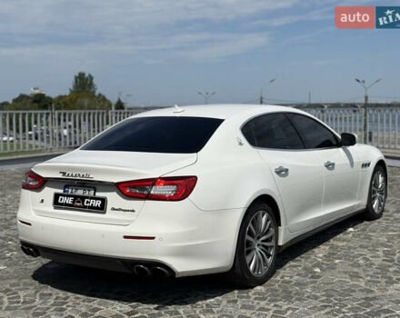 Білий Мазераті Quattroporte, об'ємом двигуна 2.98 л та пробігом 137 тис. км за 32500 $, фото 7 на Automoto.ua