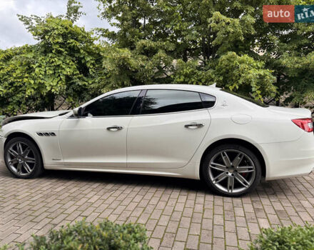 Білий Мазераті Quattroporte, об'ємом двигуна 3 л та пробігом 66 тис. км за 23900 $, фото 3 на Automoto.ua