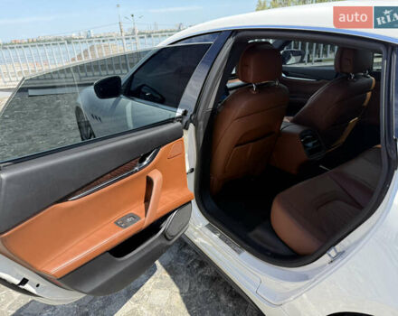 Білий Мазераті Quattroporte, об'ємом двигуна 2.98 л та пробігом 137 тис. км за 32500 $, фото 22 на Automoto.ua