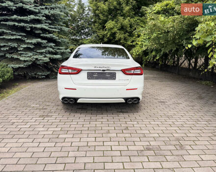 Білий Мазераті Quattroporte, об'ємом двигуна 3 л та пробігом 66 тис. км за 23900 $, фото 1 на Automoto.ua