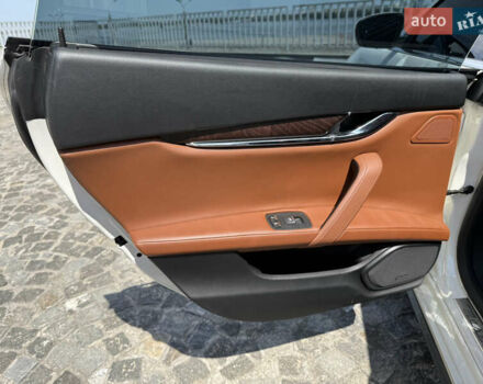 Білий Мазераті Quattroporte, об'ємом двигуна 2.98 л та пробігом 137 тис. км за 27999 $, фото 23 на Automoto.ua