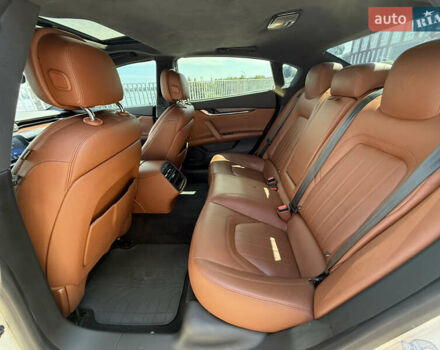 Білий Мазераті Quattroporte, об'ємом двигуна 2.98 л та пробігом 137 тис. км за 32500 $, фото 24 на Automoto.ua