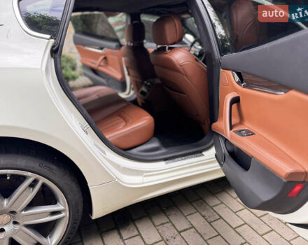 Білий Мазераті Quattroporte, об'ємом двигуна 3 л та пробігом 66 тис. км за 23900 $, фото 17 на Automoto.ua