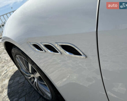 Білий Мазераті Quattroporte, об'ємом двигуна 2.98 л та пробігом 137 тис. км за 27999 $, фото 9 на Automoto.ua