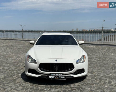 Білий Мазераті Quattroporte, об'ємом двигуна 2.98 л та пробігом 137 тис. км за 32500 $, фото 1 на Automoto.ua
