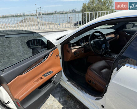 Білий Мазераті Quattroporte, об'ємом двигуна 2.98 л та пробігом 137 тис. км за 32500 $, фото 14 на Automoto.ua