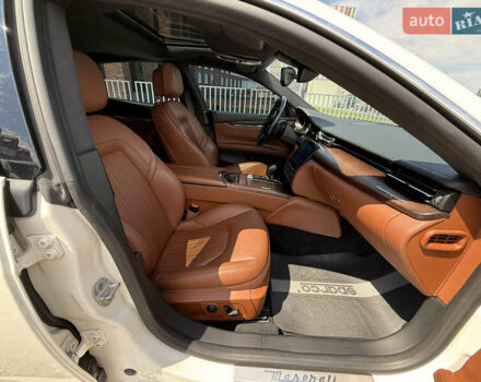 Білий Мазераті Quattroporte, об'ємом двигуна 2.98 л та пробігом 137 тис. км за 32500 $, фото 32 на Automoto.ua