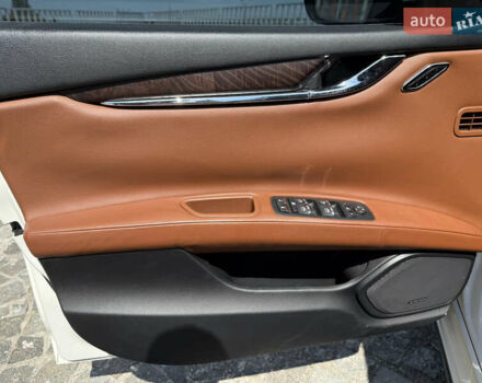 Білий Мазераті Quattroporte, об'ємом двигуна 2.98 л та пробігом 137 тис. км за 27999 $, фото 15 на Automoto.ua