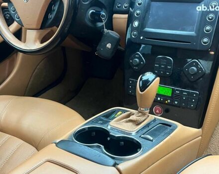 Чорний Мазераті Quattroporte, об'ємом двигуна 4.2 л та пробігом 43 тис. км за 10290 $, фото 22 на Automoto.ua