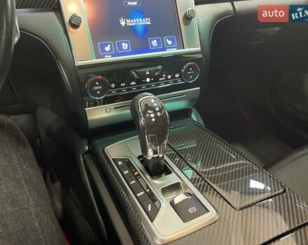 Черный Мазерати Кватропорте, объемом двигателя 3.8 л и пробегом 69 тыс. км за 29700 $, фото 46 на Automoto.ua