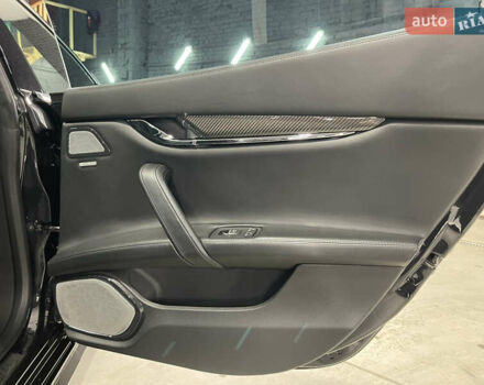 Черный Мазерати Кватропорте, объемом двигателя 3.8 л и пробегом 69 тыс. км за 29700 $, фото 25 на Automoto.ua