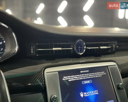 Черный Мазерати Кватропорте, объемом двигателя 3.8 л и пробегом 69 тыс. км за 29700 $, фото 44 на Automoto.ua
