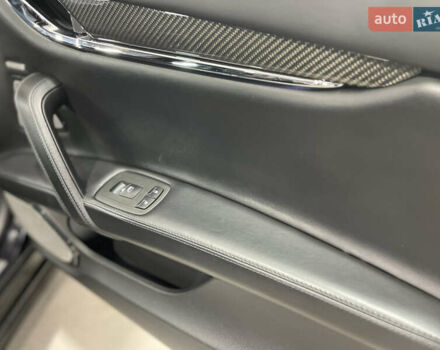 Черный Мазерати Кватропорте, объемом двигателя 3.8 л и пробегом 69 тыс. км за 29700 $, фото 37 на Automoto.ua