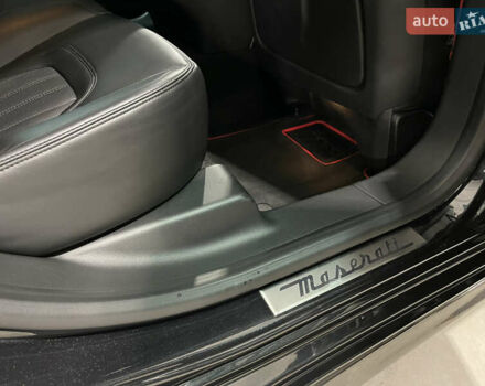 Черный Мазерати Кватропорте, объемом двигателя 3.8 л и пробегом 69 тыс. км за 29700 $, фото 30 на Automoto.ua