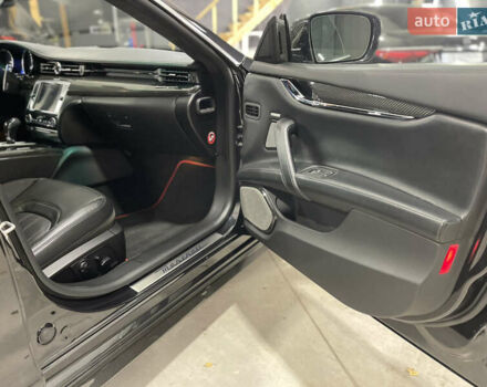 Черный Мазерати Кватропорте, объемом двигателя 3.8 л и пробегом 69 тыс. км за 29700 $, фото 31 на Automoto.ua