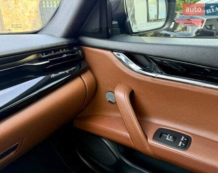 Чорний Мазераті Quattroporte, об'ємом двигуна 2.98 л та пробігом 67 тис. км за 29999 $, фото 40 на Automoto.ua