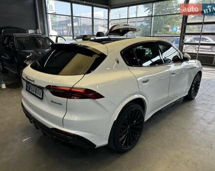 Белый Мазерати Grecale, объемом двигателя 3 л и пробегом 4 тыс. км за 82500 $, фото 41 на Automoto.ua