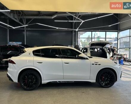 Белый Мазерати Grecale, объемом двигателя 3 л и пробегом 4 тыс. км за 82500 $, фото 7 на Automoto.ua