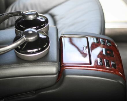 Черный Майбах 57, объемом двигателя 5.5 л и пробегом 68 тыс. км за 61052 $, фото 17 на Automoto.ua