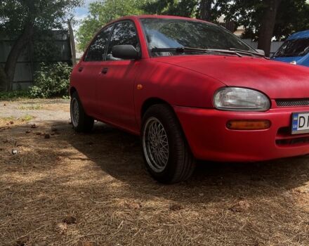 Красный Мазда 121, объемом двигателя 1.3 л и пробегом 333 тыс. км за 1650 $, фото 1 на Automoto.ua