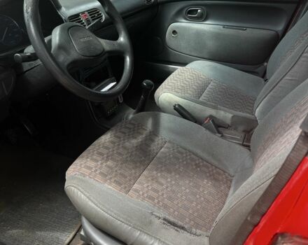 Красный Мазда 121, объемом двигателя 1.3 л и пробегом 333 тыс. км за 1650 $, фото 5 на Automoto.ua