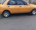 Желтый Мазда 121, объемом двигателя 1.3 л и пробегом 25 тыс. км за 1400 $, фото 1 на Automoto.ua